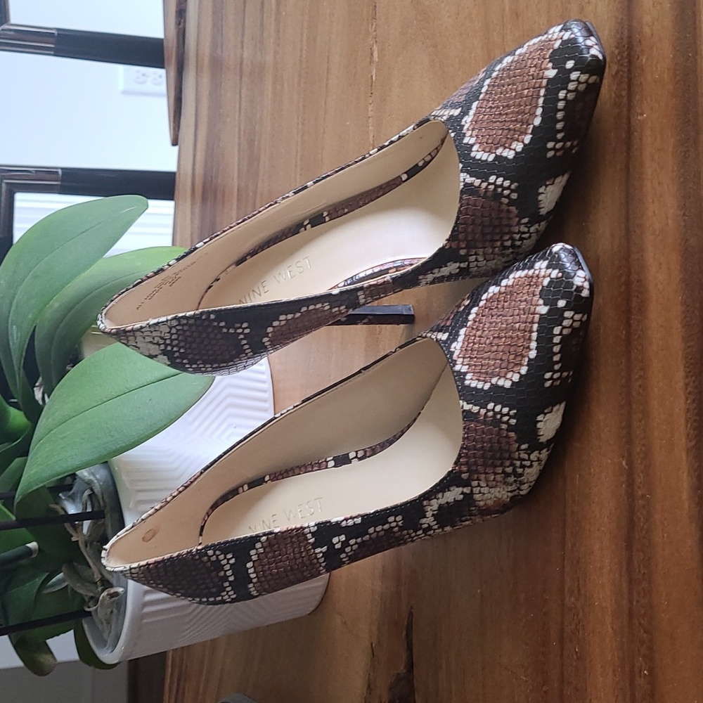 Snake print Nine West heel